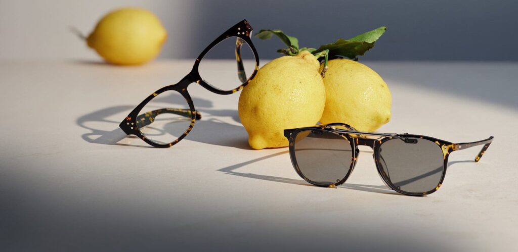 Oliver Peoples capa